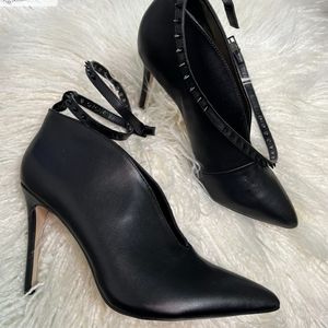 Jessica Simpson Black Shoes